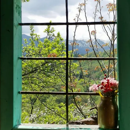House In The Middle Of A Quiet Bosnian Village 公寓