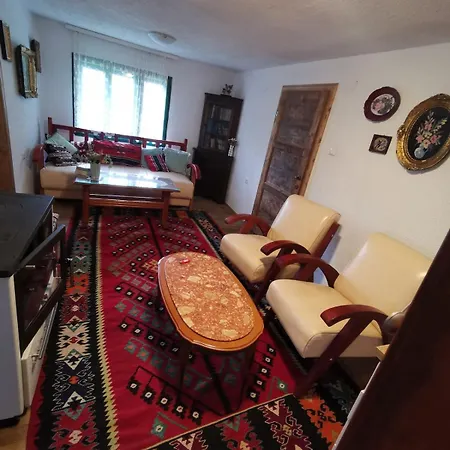 House In The Middle Of A Quiet Bosnian Village 公寓