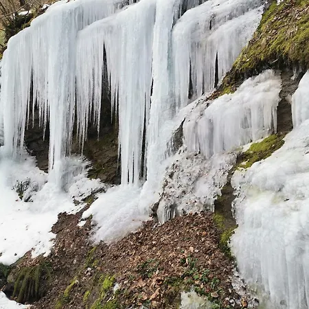 公寓 House In The Middle Of A Quiet Bosnian Village *