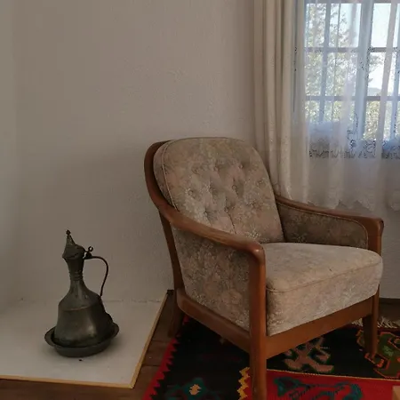 House In The Middle Of A Quiet Bosnian Village * 福伊尼察