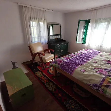 House In The Middle Of A Quiet Bosnian Village 公寓 *