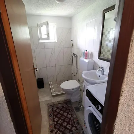 House In The Middle Of A Quiet Bosnian Village 公寓 福伊尼察