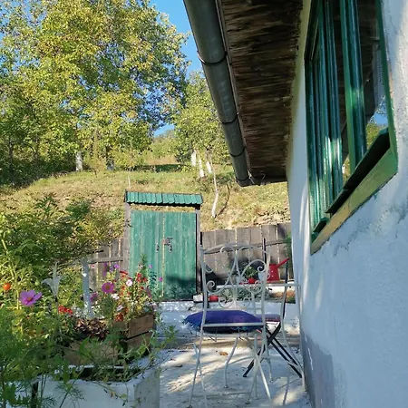 House In The Middle Of A Quiet Bosnian Village 公寓