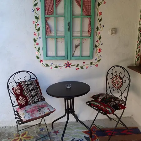 House In The Middle Of A Quiet Bosnian Village * 福伊尼察